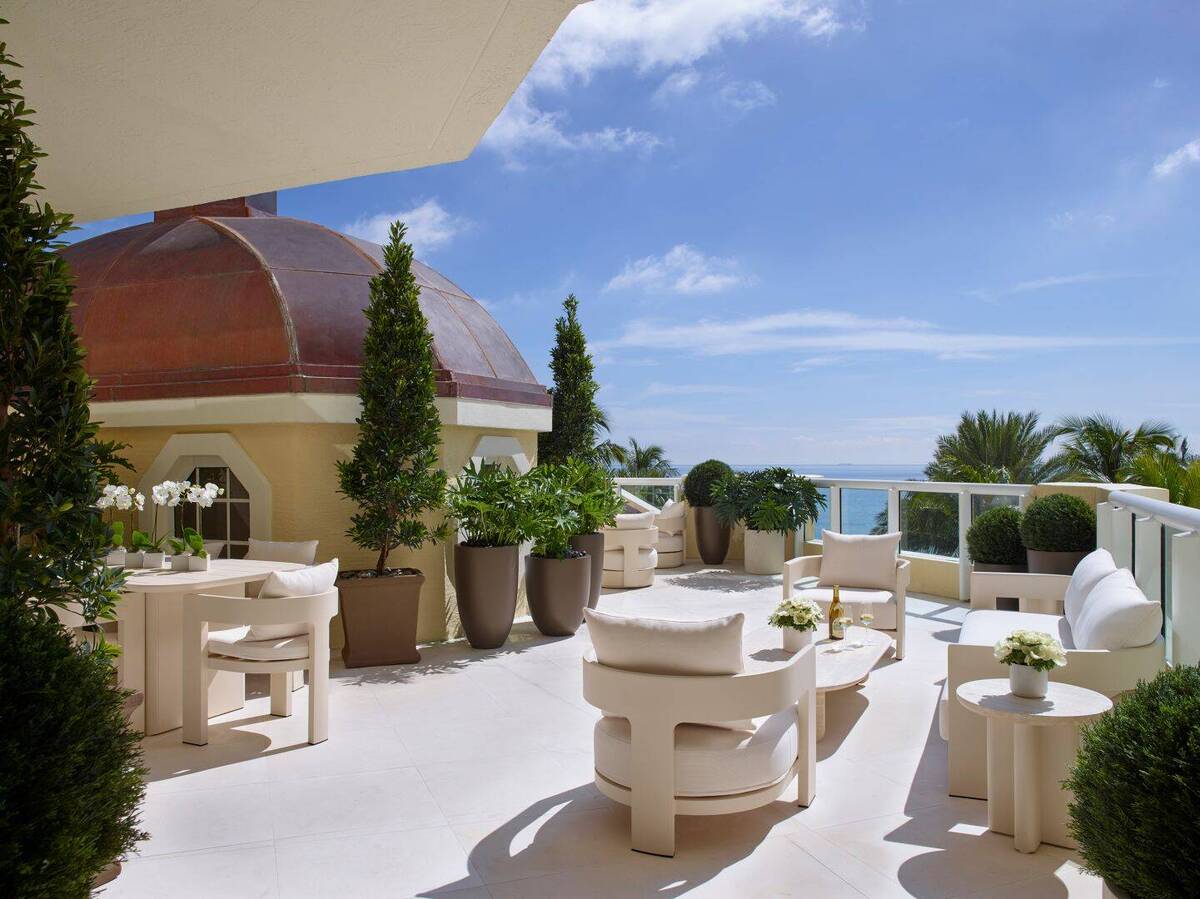 One Bedroom Oceanfront Villa Suite