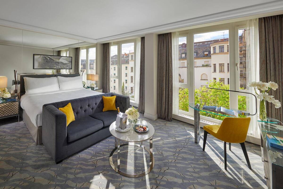 Family Room City view Connecting 