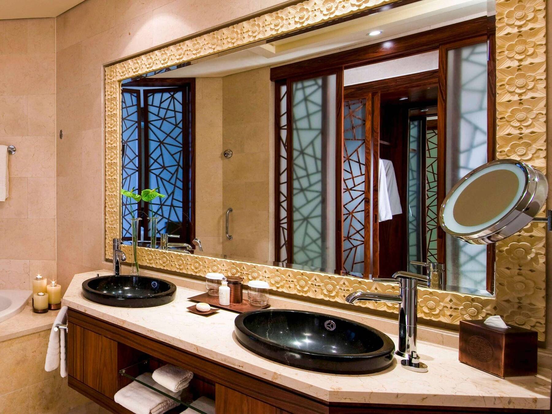 Raffles Club King Room