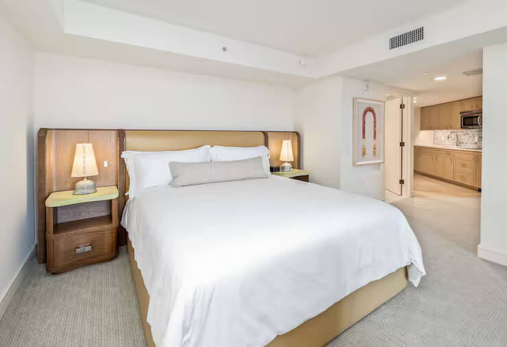 LXR DELUXE ROOM PARTIAL OCEAN VIEW DOUBLE BEDS