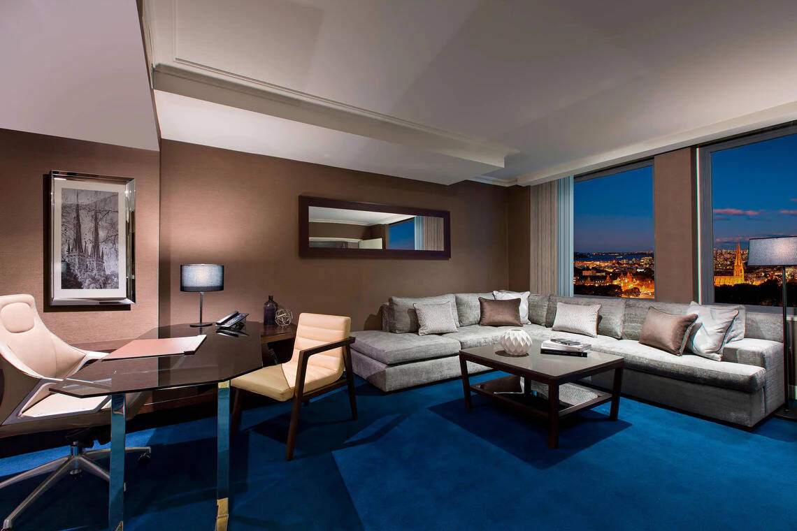 Grand Executive Suite 