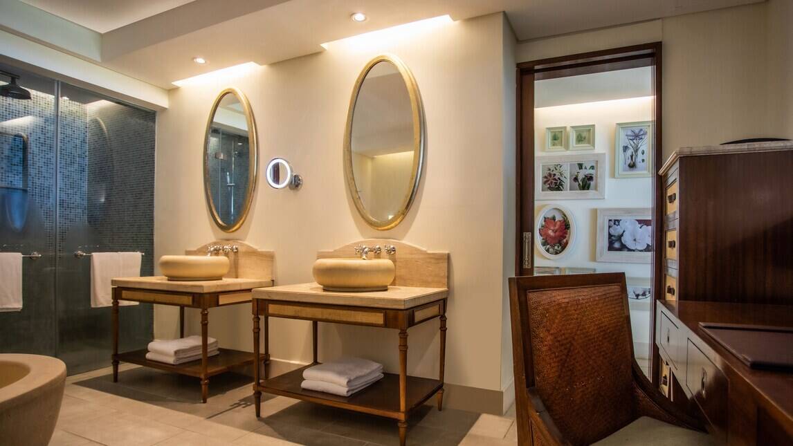 PENINSULA BALCONY SUITE