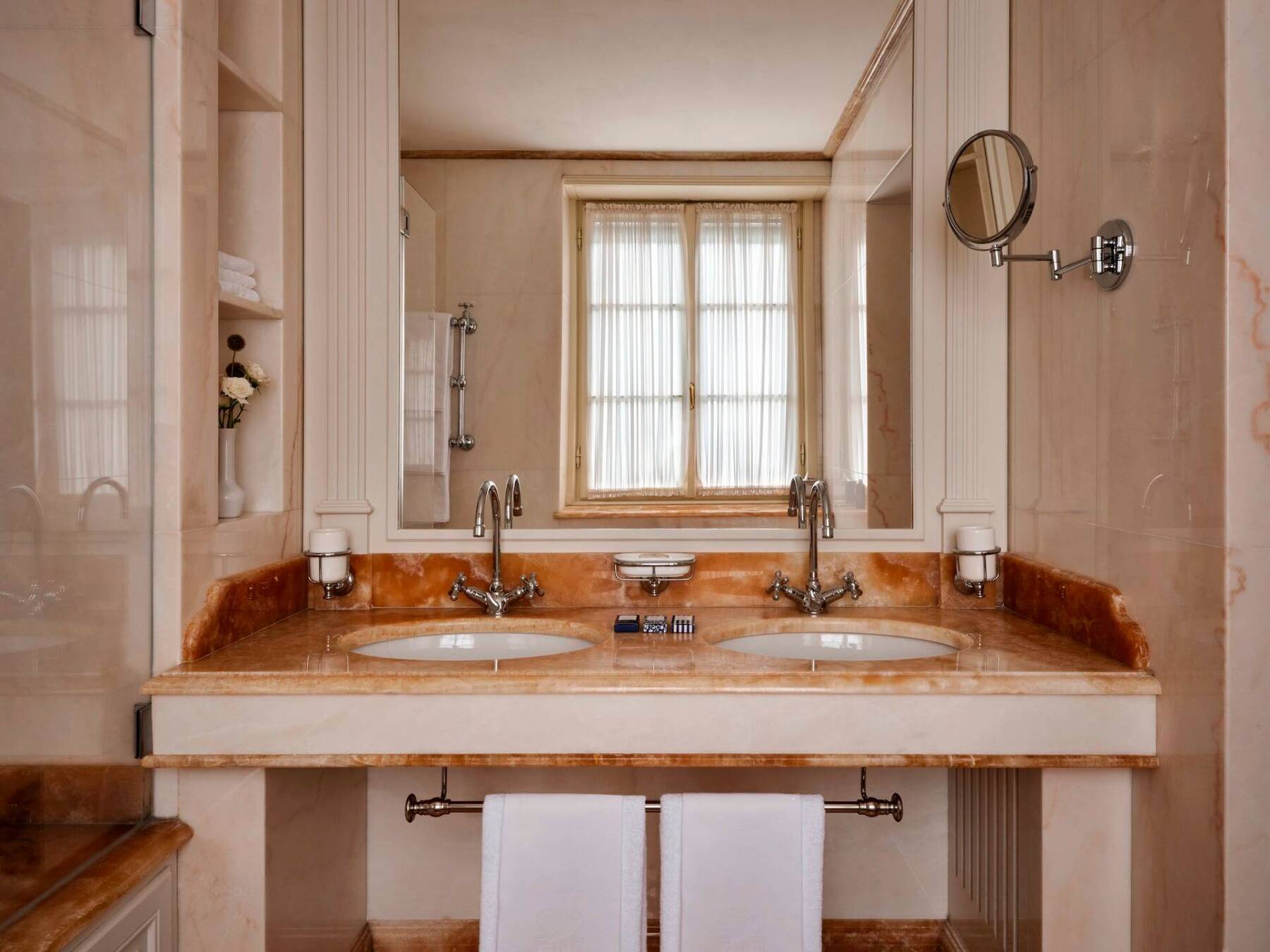 Deluxe Double Room Lake View