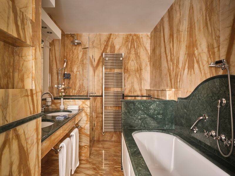 Junior Suite Lake View Deluxe