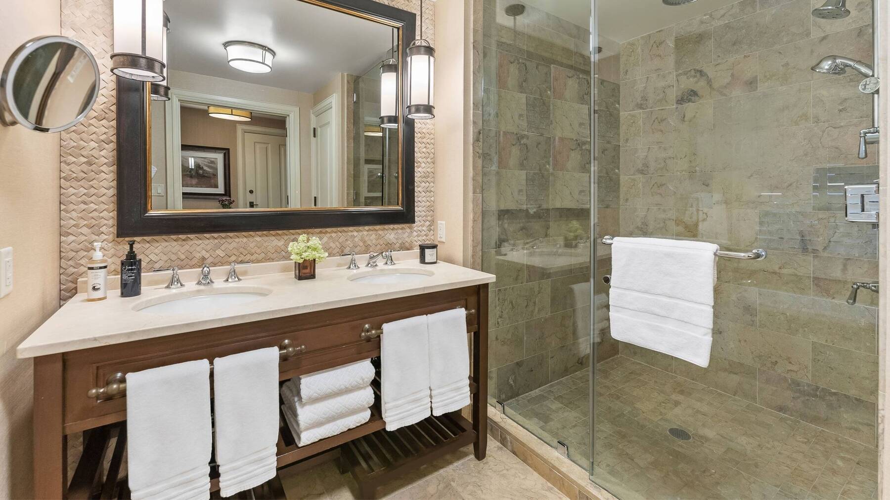 PRESIDENTIAL RESIDENCE FOUR BEDROOM BALCONY FIREPLACE