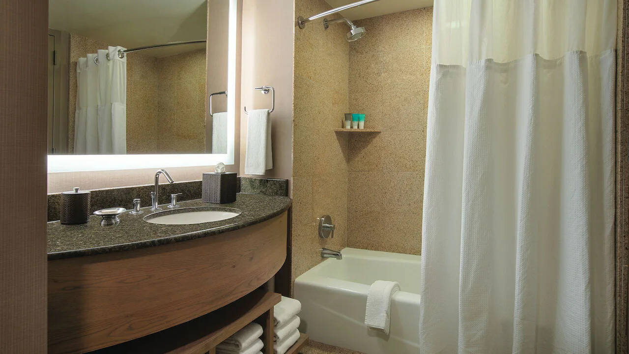  King Bed Patio Pool View