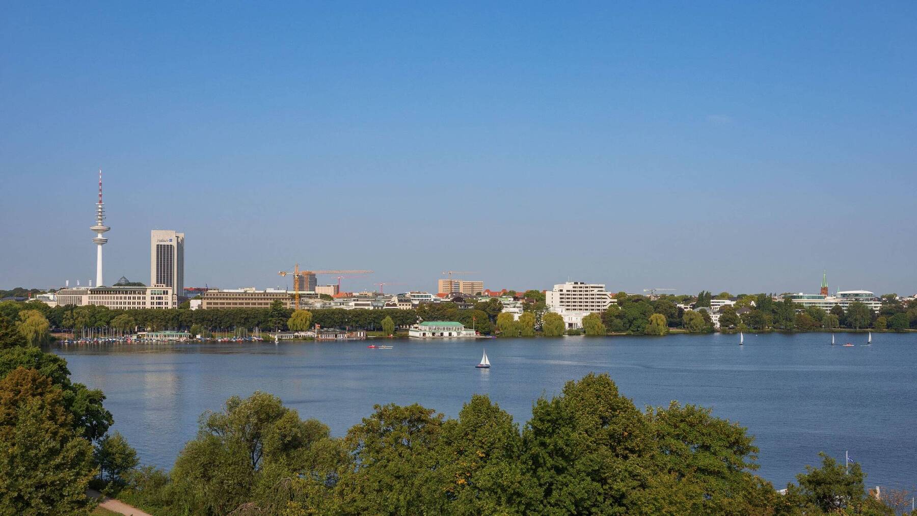 DELUXE KING LAKE VIEW