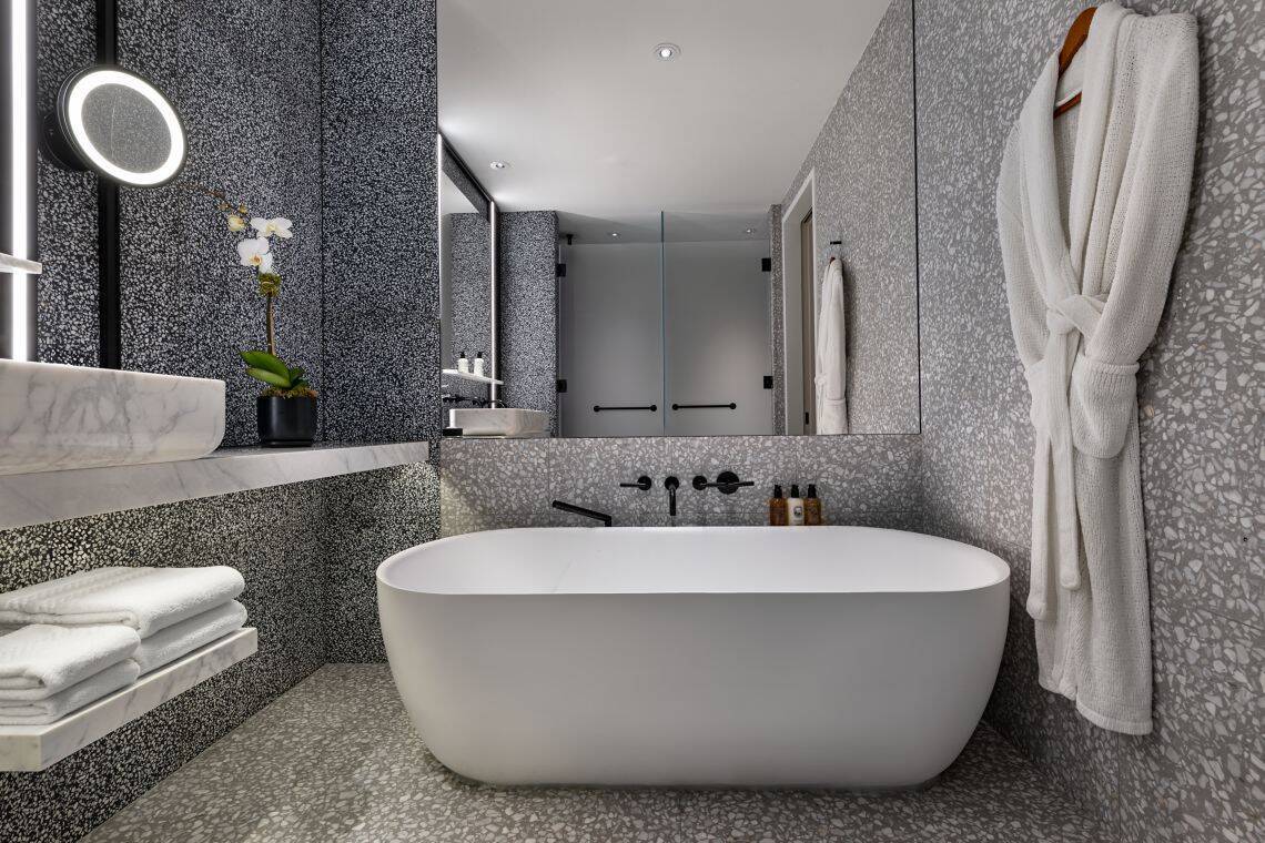 MANHATTAN KING ROOM, HIGH FLOOR