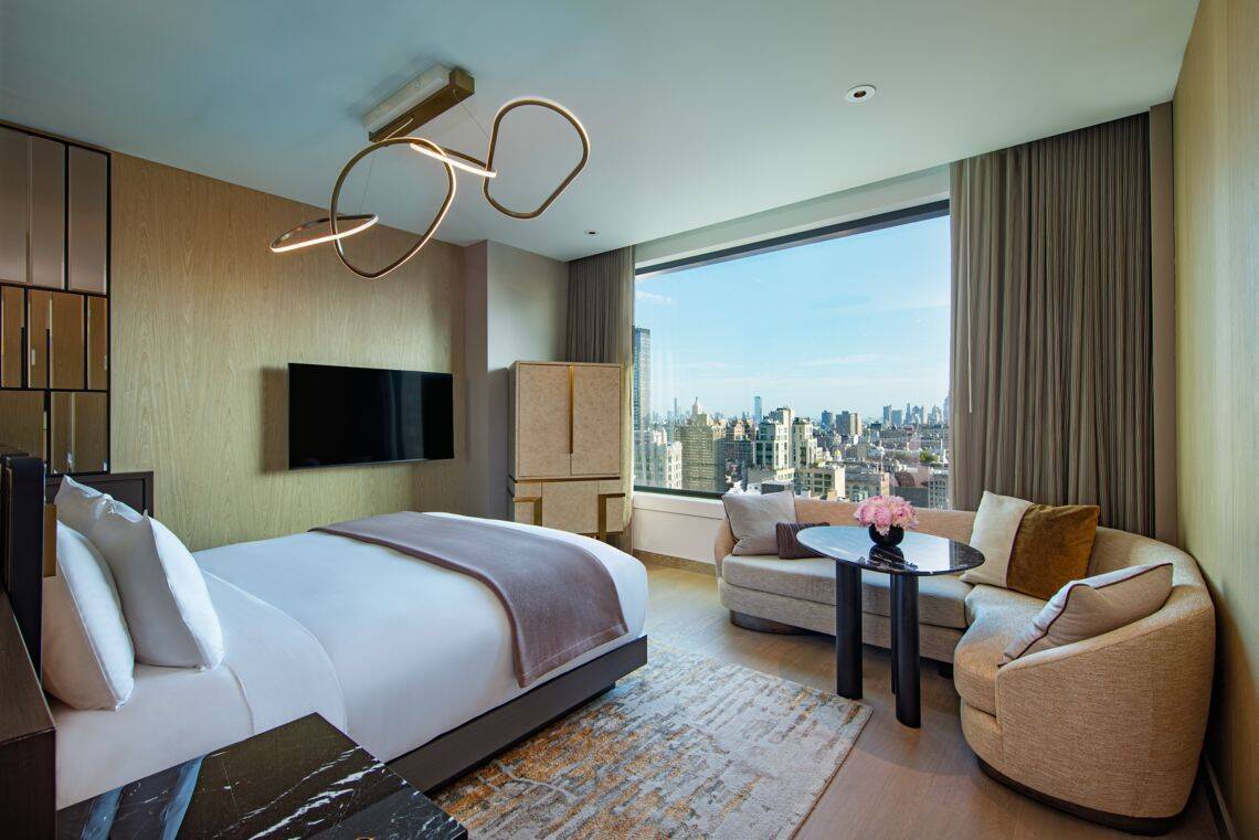 MANHATTAN CLUB LEVEL KING ROOM, HIGH FLOOR
