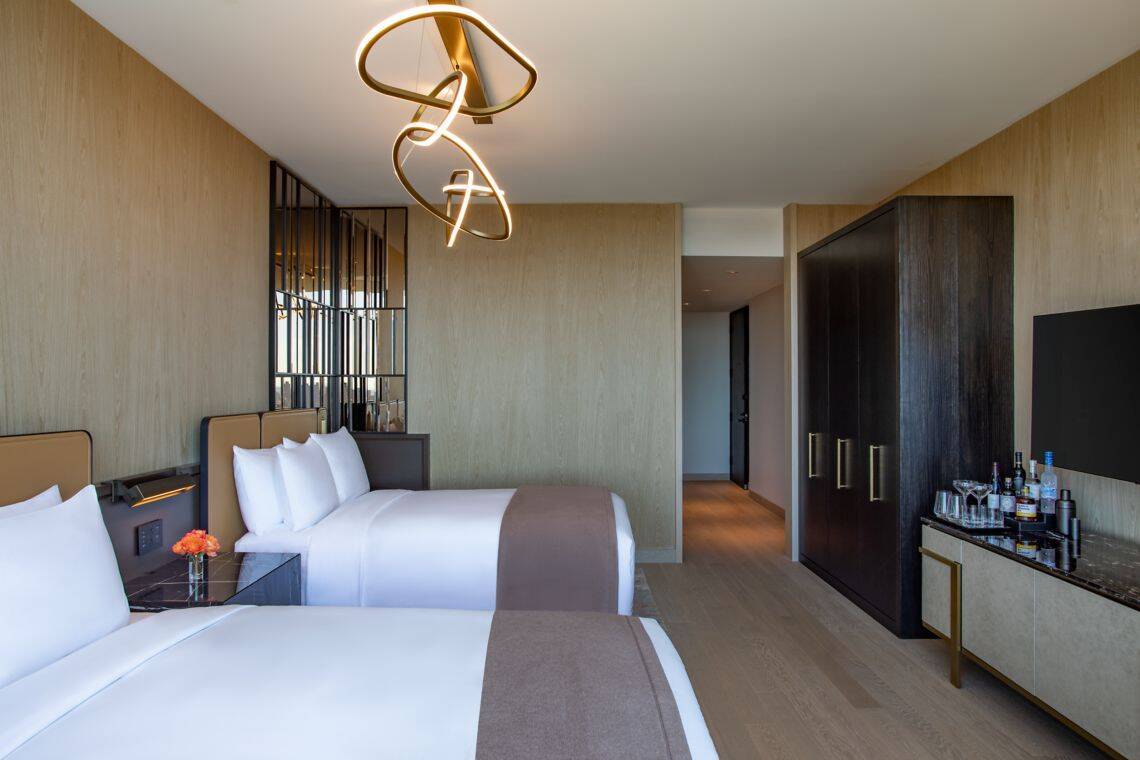 SKYLINE CLUB LEVEL DOUBLE ROOM, HIGH FLOOR