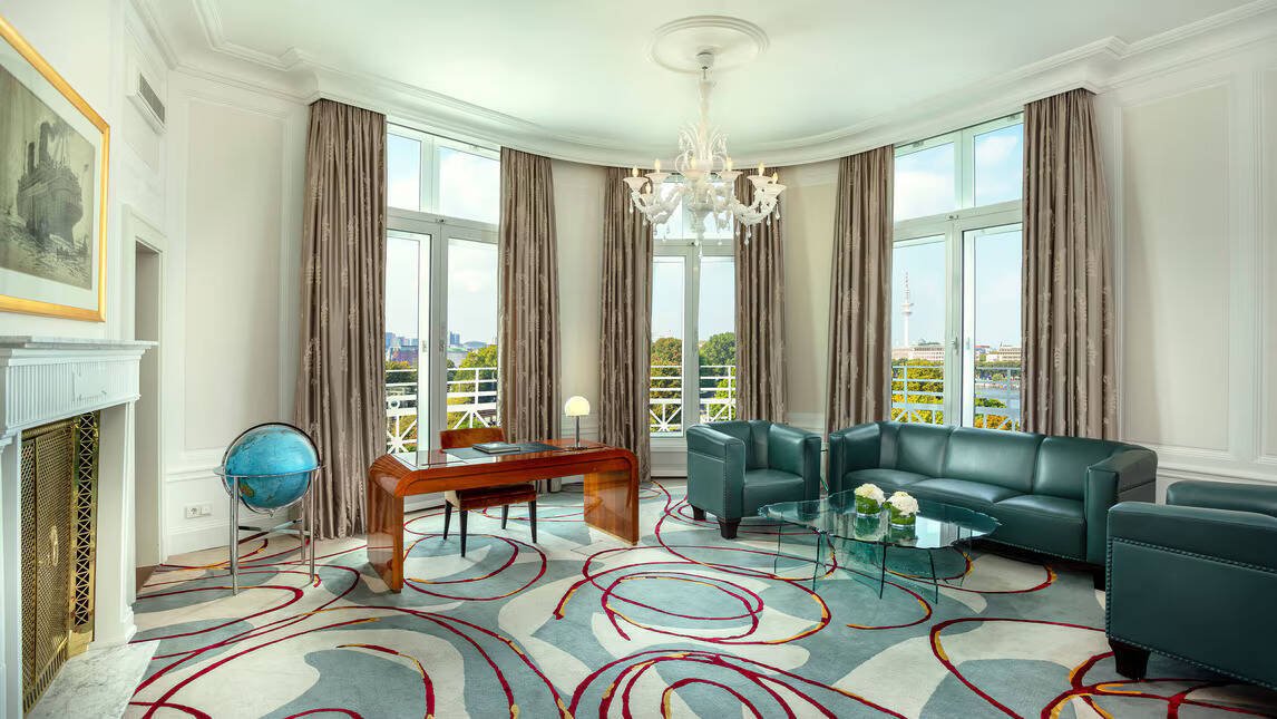 PRESIDENTIAL SUITE LAKE VIEW