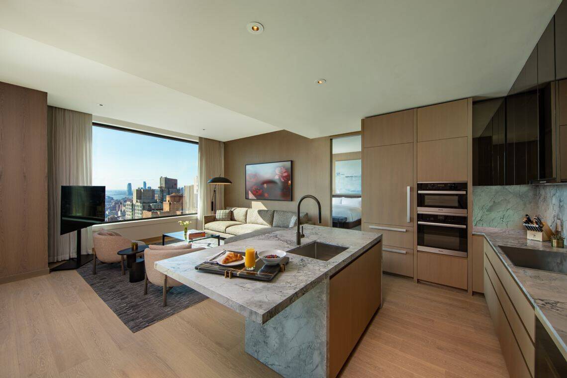 EXECUTIVE TWO BEDROOM PENTHOUSE, DOWNTOWN VIEW