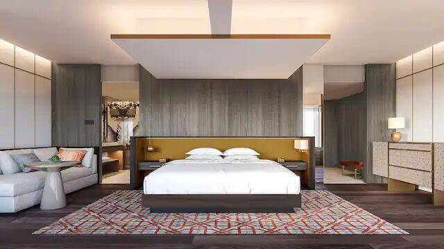 KING BED DELUXE WITH BALCONY