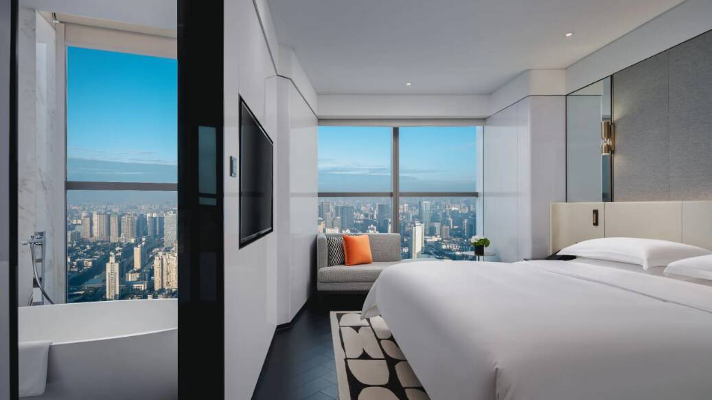 TWO KNIG BEDS FAMILY SUITE