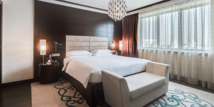 DIPLOMATIC SUITE