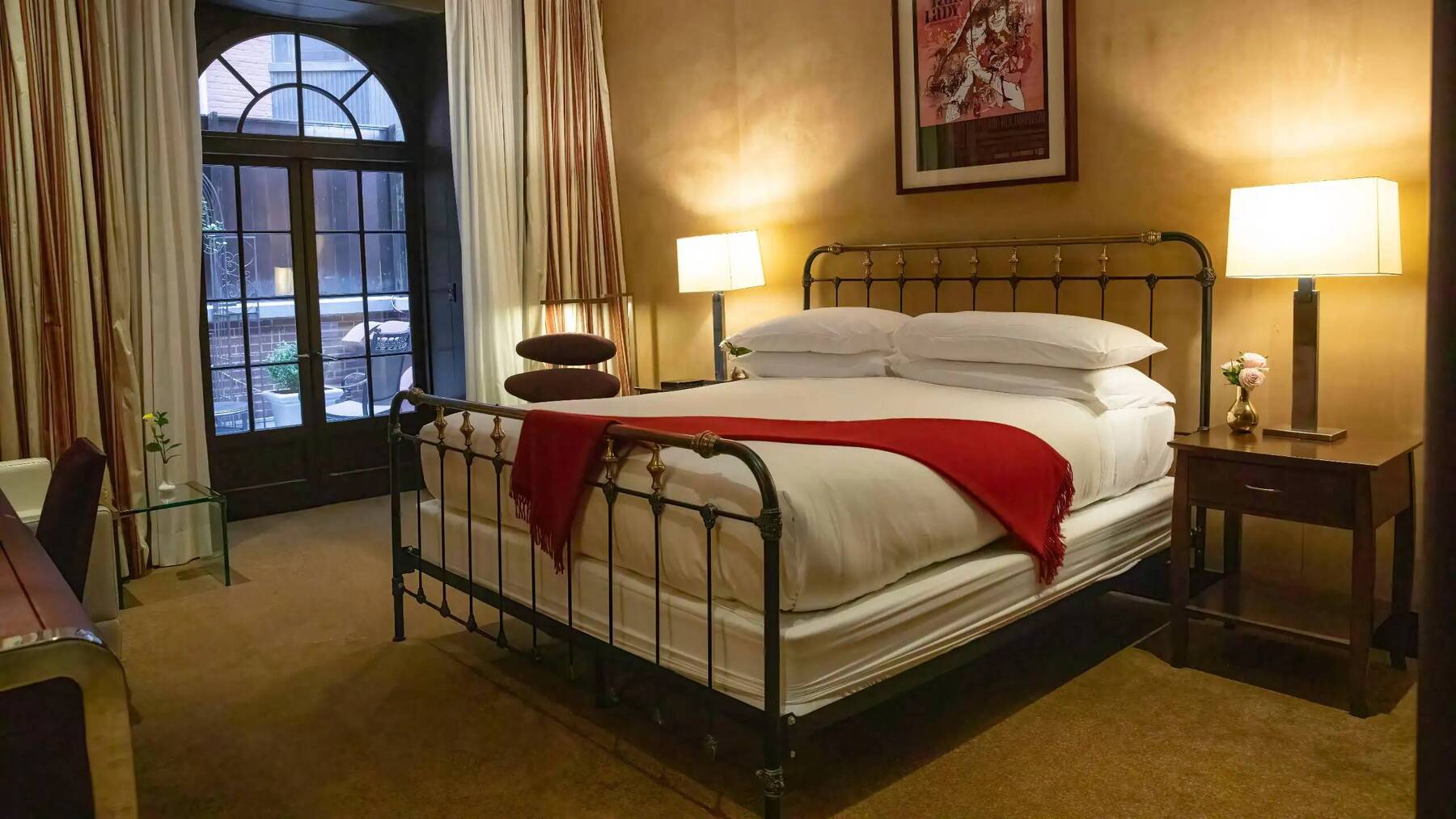 Accessible One King Junior Suite Terrace Room with Roll-in Shower