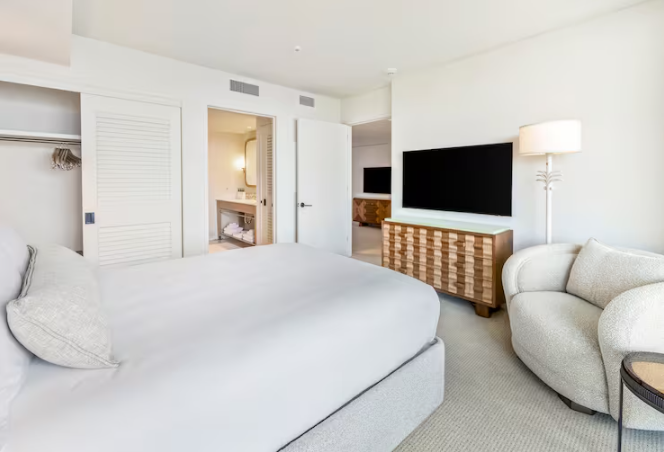 LXR PREMIUM ONE BEDROOM PARTIAL OCEAN SUITE - DEN