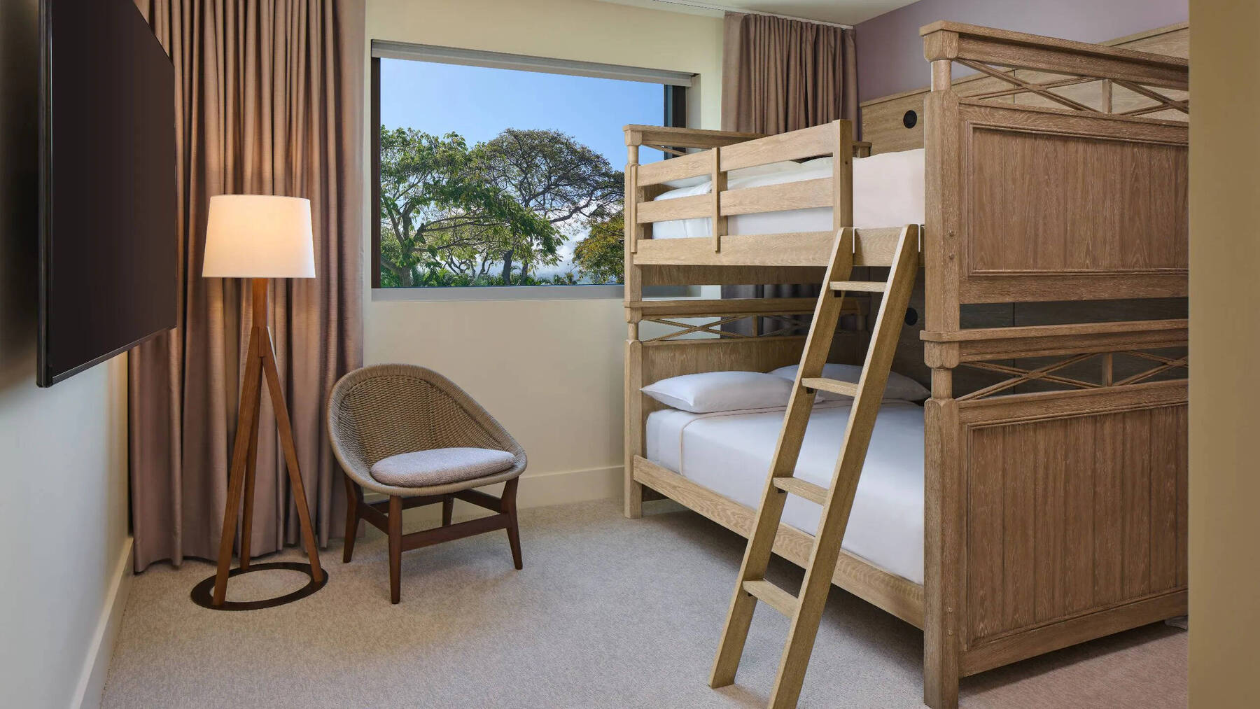 Three Bedroom Ilikai Villa – Two Kings One Bunk Bed Garden View