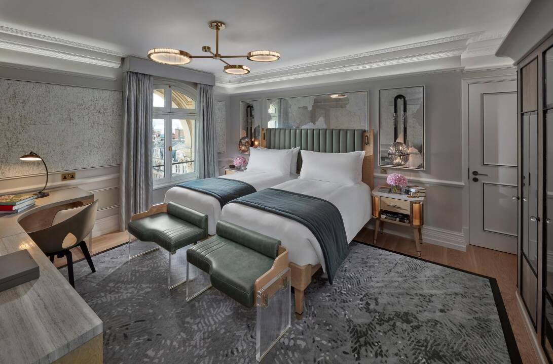 KNIGHTSBRIDGE FAMILY ROOM