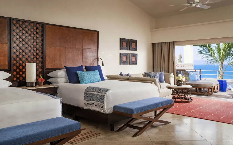 Palmilla Room Queen Bed - Oceanfront with Plunge Pool