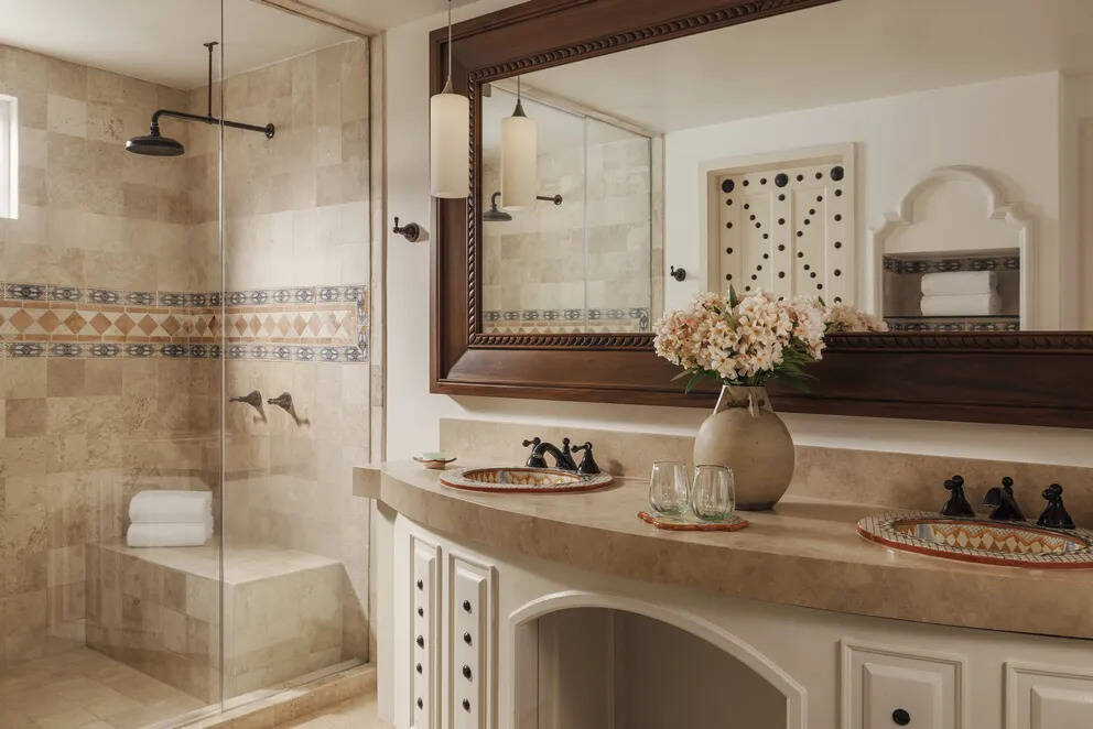 Palmilla Room Queen Bed - Oceanfront with Plunge Pool