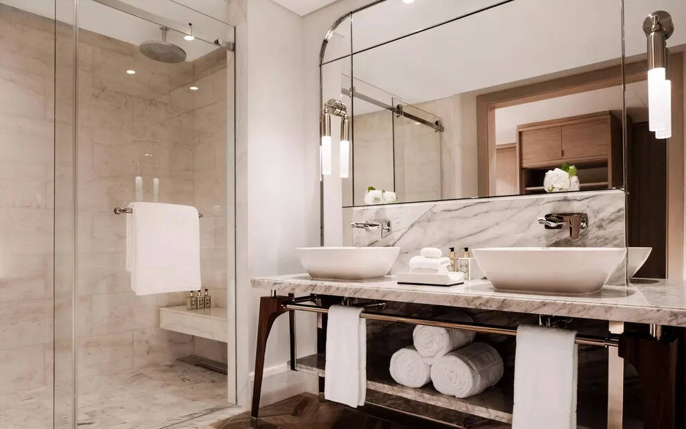 Lagoon Balcony Queen Room