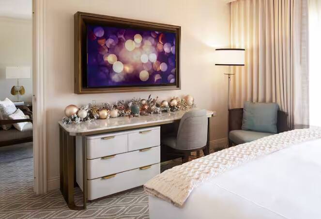 NUTCRACKER DELUXE SUITE - KING BED