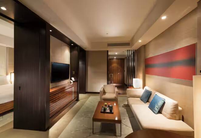 CITY KING SUITE ROOM