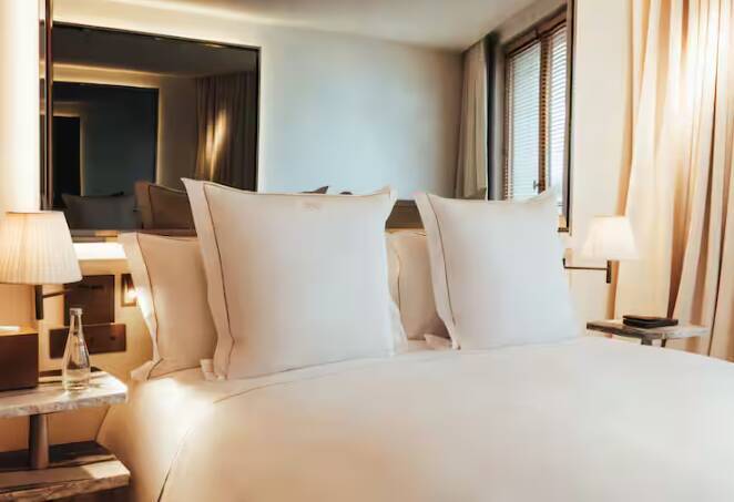 FAMILY CONNECTING TWO ROOMS