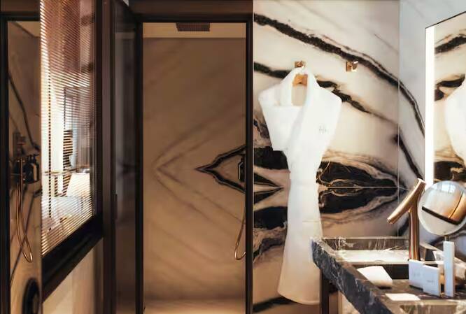 FAMILY CONNECTING THREE ROOMS