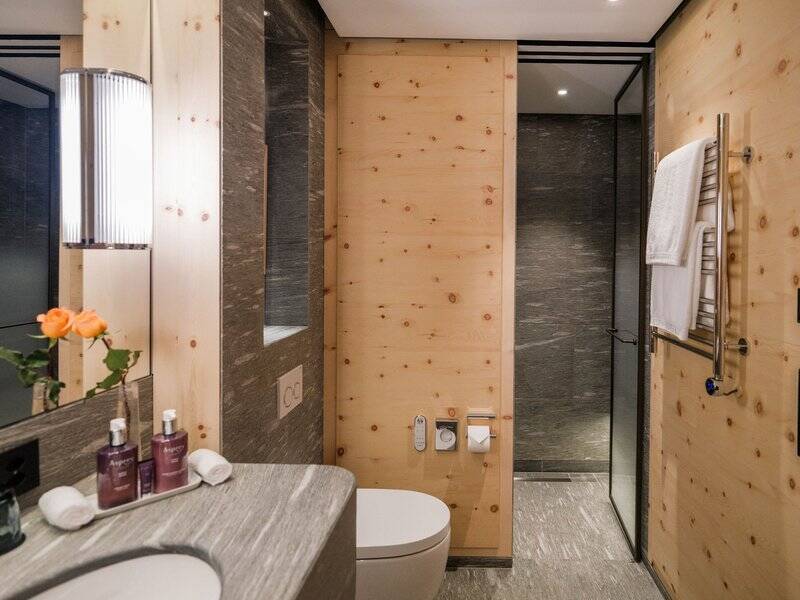 SINGLE SUPERIOR VILLAGE SIDE