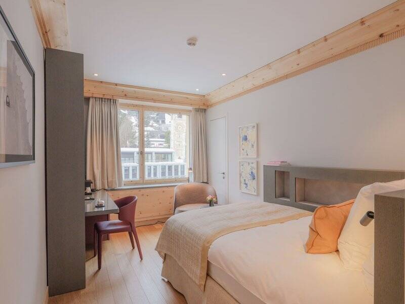 SINGLE SUPERIOR VILLAGE SIDE