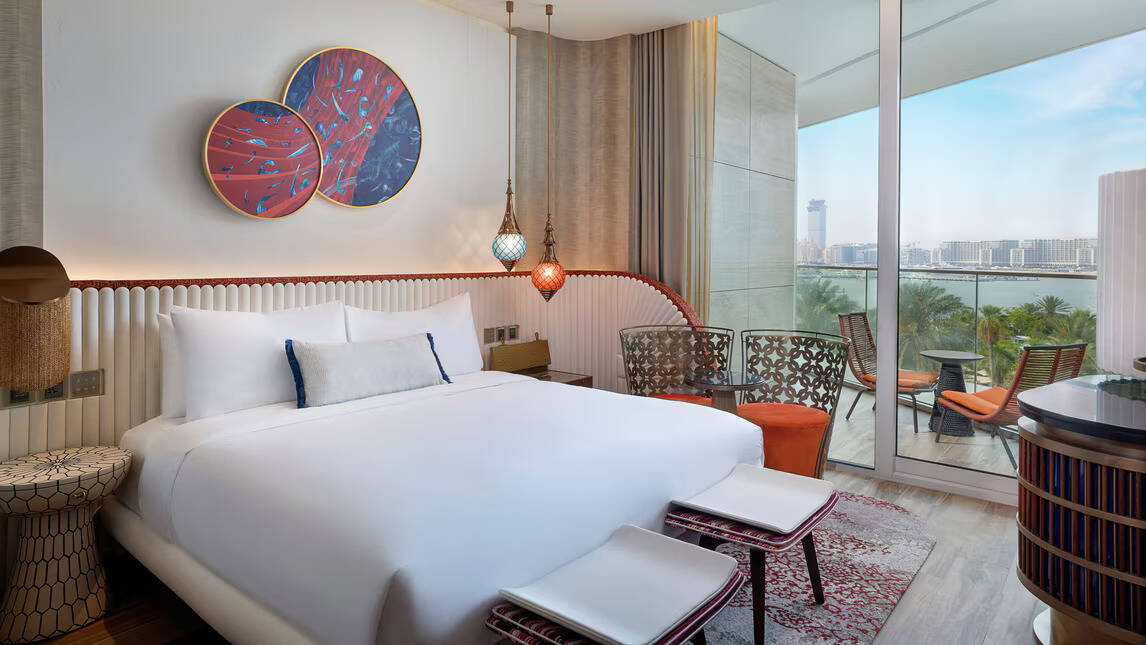 DELUXE KING HARBOR VIEW BALCONY