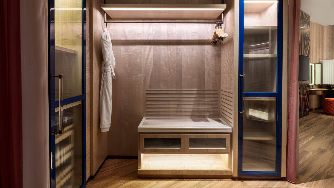 DELUXE KING HARBOR VIEW BALCONY