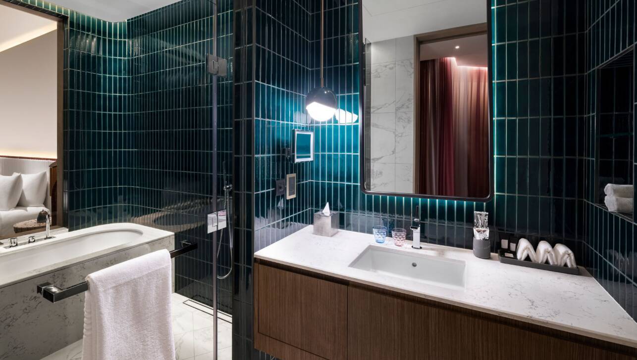 DELUXE TWO TWIN HARBOR VIEW BALCONY