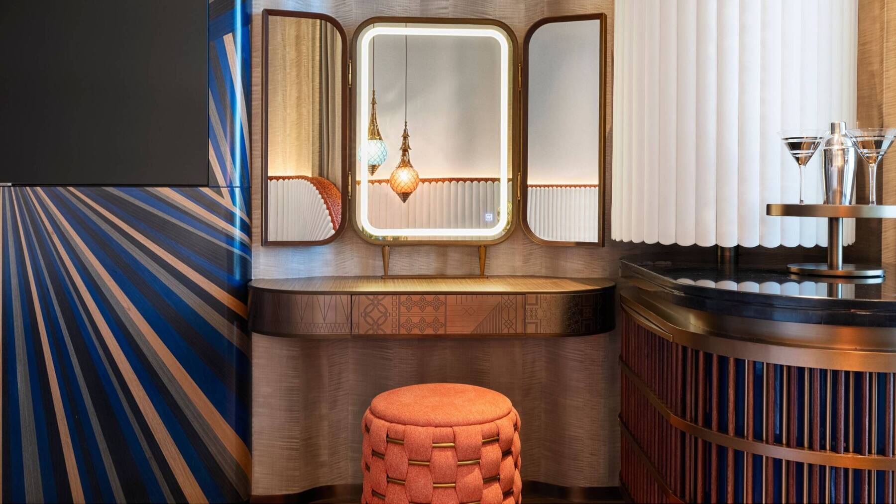 DELUXE TWO TWIN HARBOR VIEW BALCONY