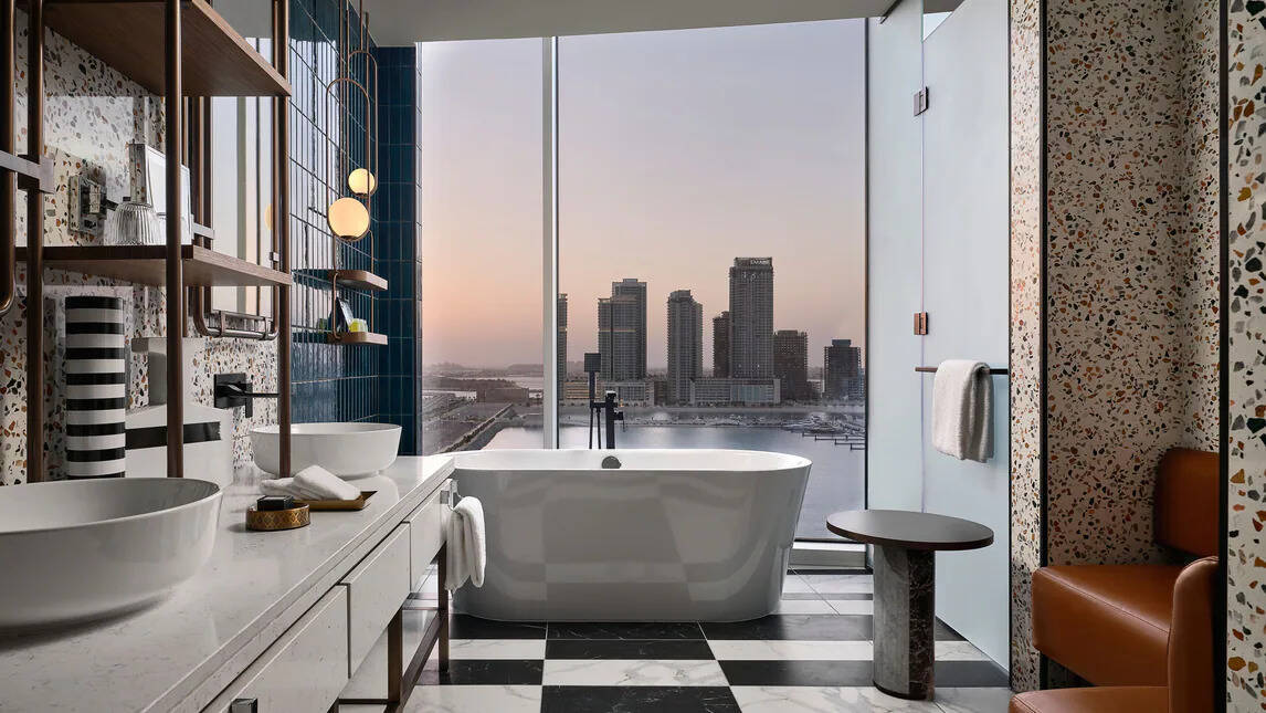 DELUXE SEA VIEW KING BALCONY