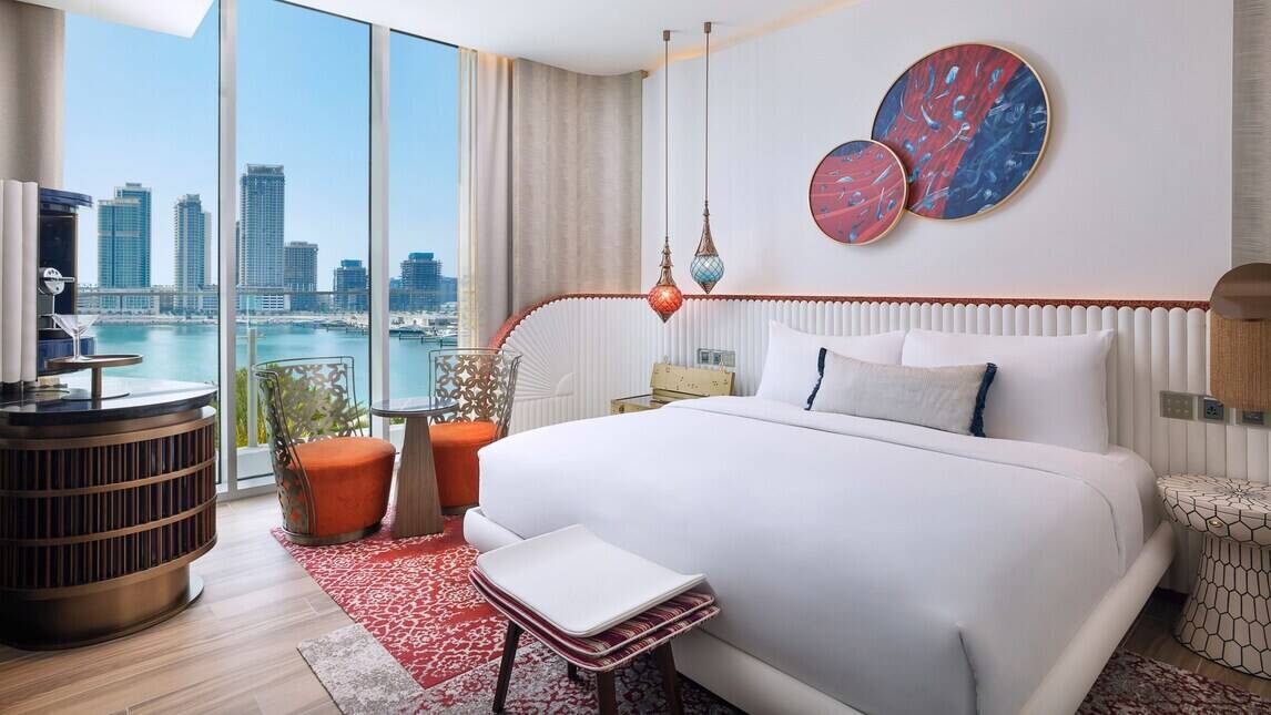 DELUXE CORNER KING HARBOR VIEW BALCONY