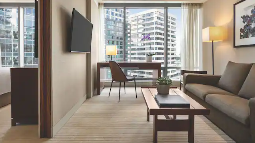ONE BEDROOM CITY VIEW SUITE