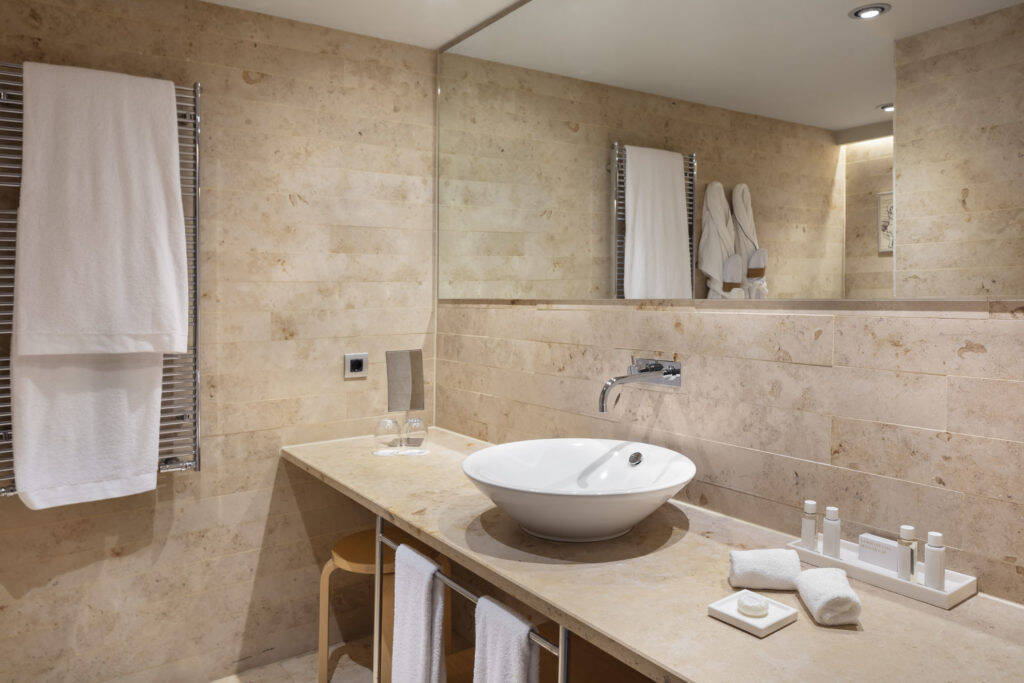 Smart Guggenheim View Room