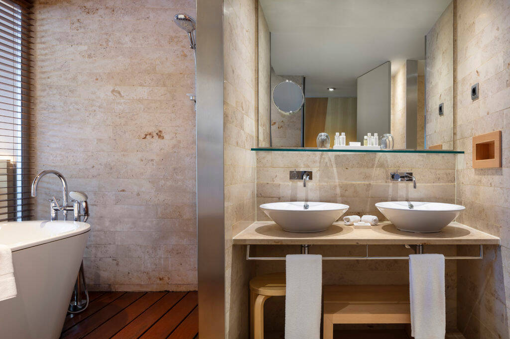 Premier King Guggenheim View Room