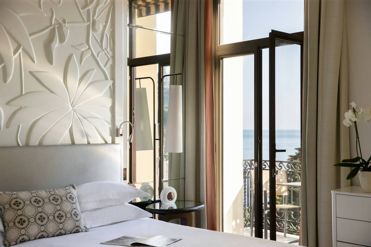 Deluxe Sea and Garden view Room with balcony