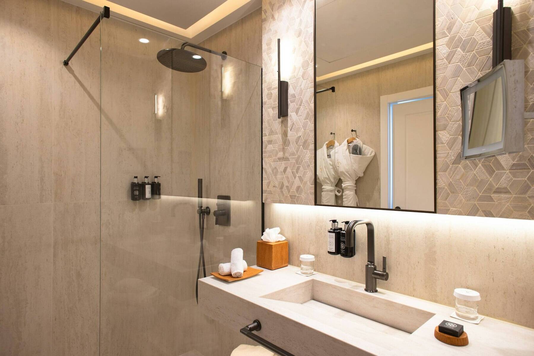 Superior Sea and Garden View room with balcony