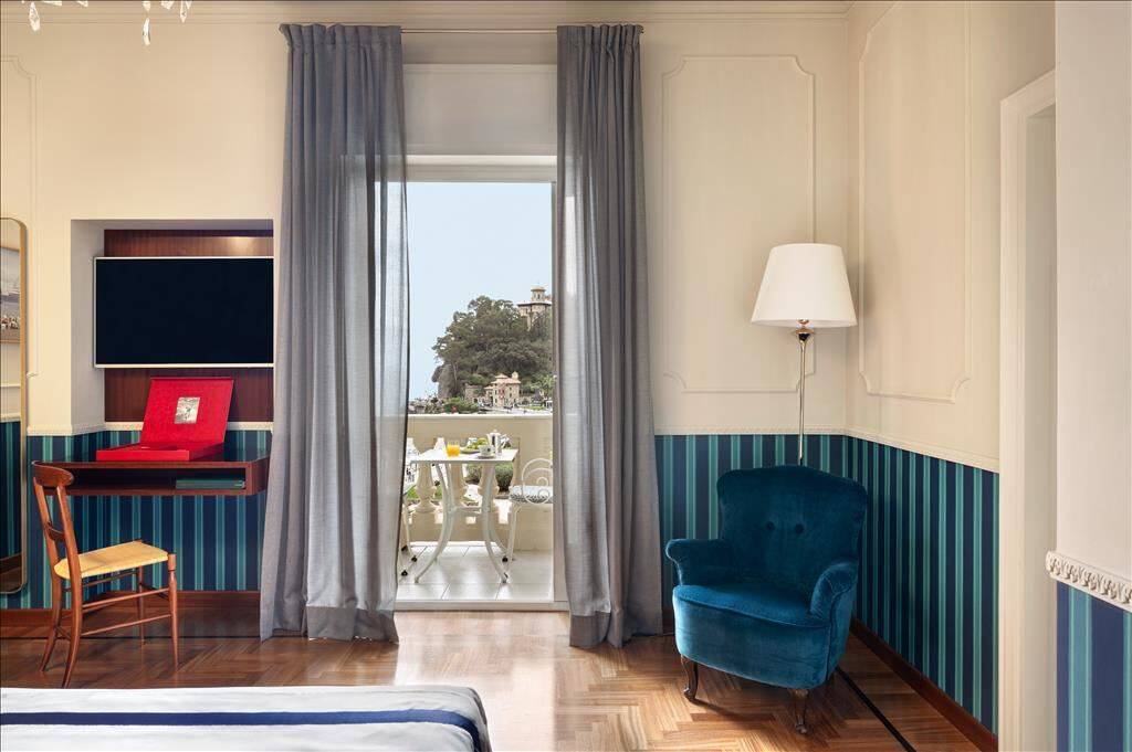 Deluxe Room Partial Sea View with Balcony