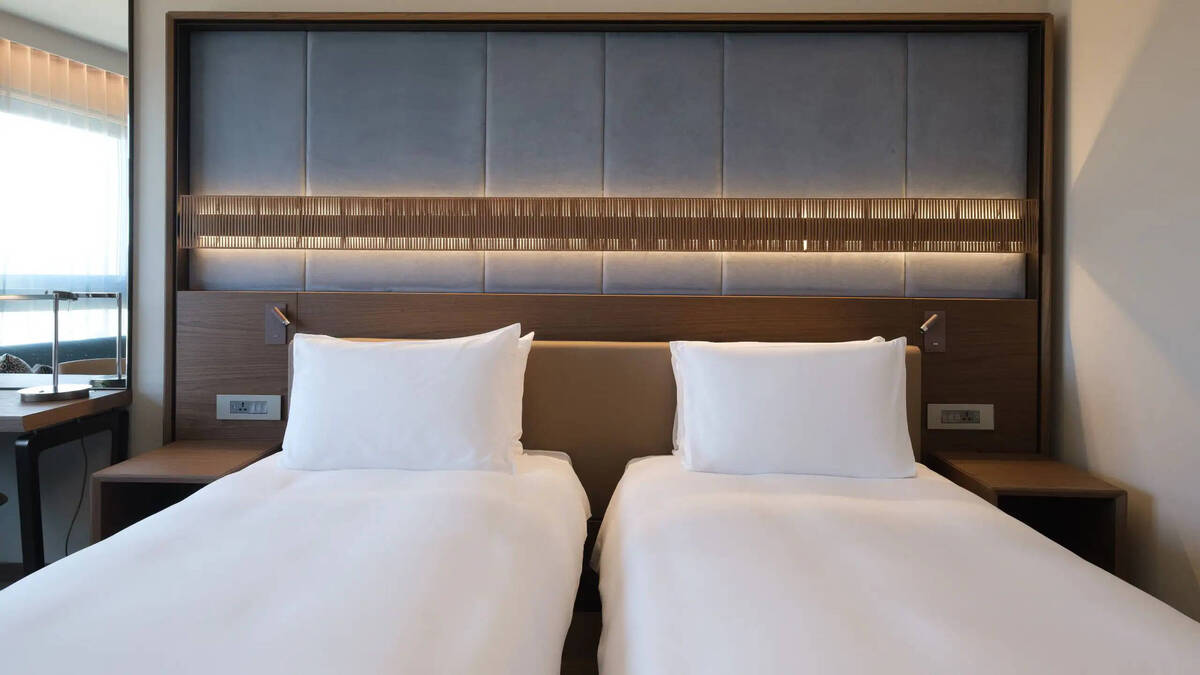 Two Twin Bed Deluxe Room with Seaview Balcony and Club Access