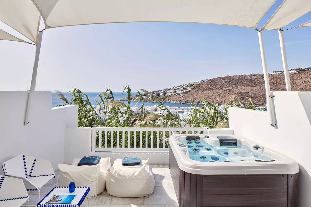 Thalassa Suite with Private Jacuzzi & Sea View 