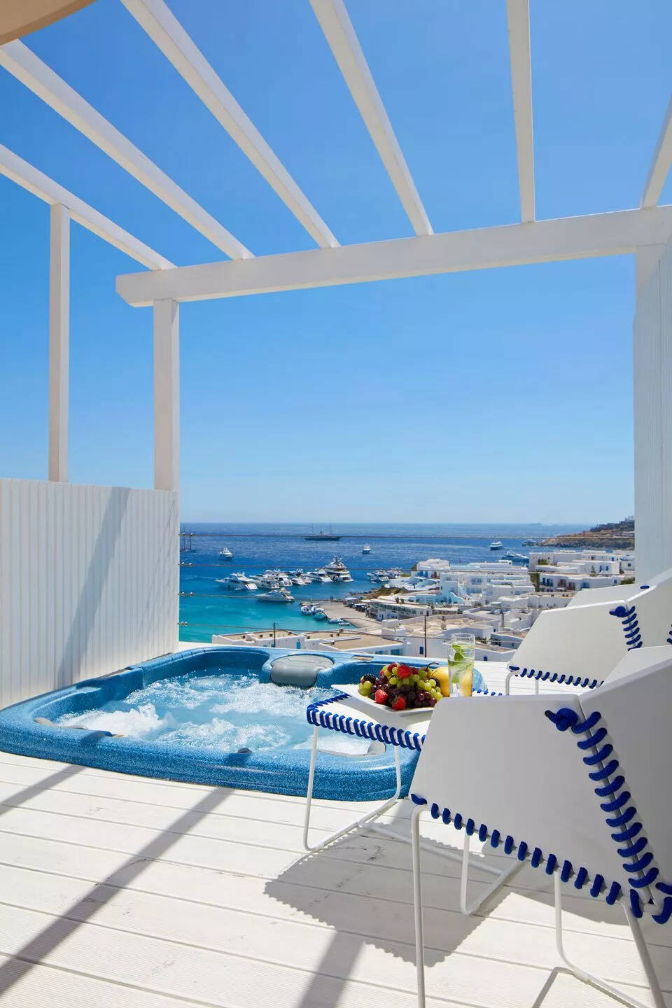 True White Suite With Outdoor Jacuzzi & Sea View 