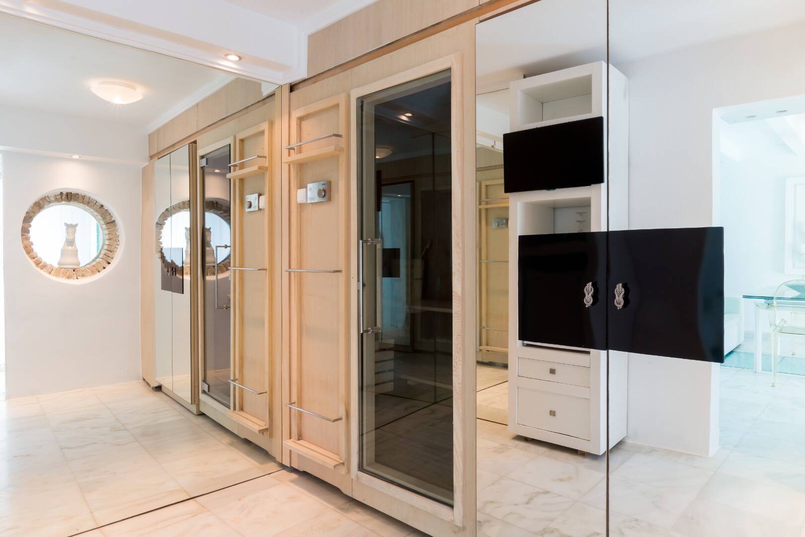 NOAH'S WATERFRONT VILLA WITH PRIVATE POOL &  BEACH