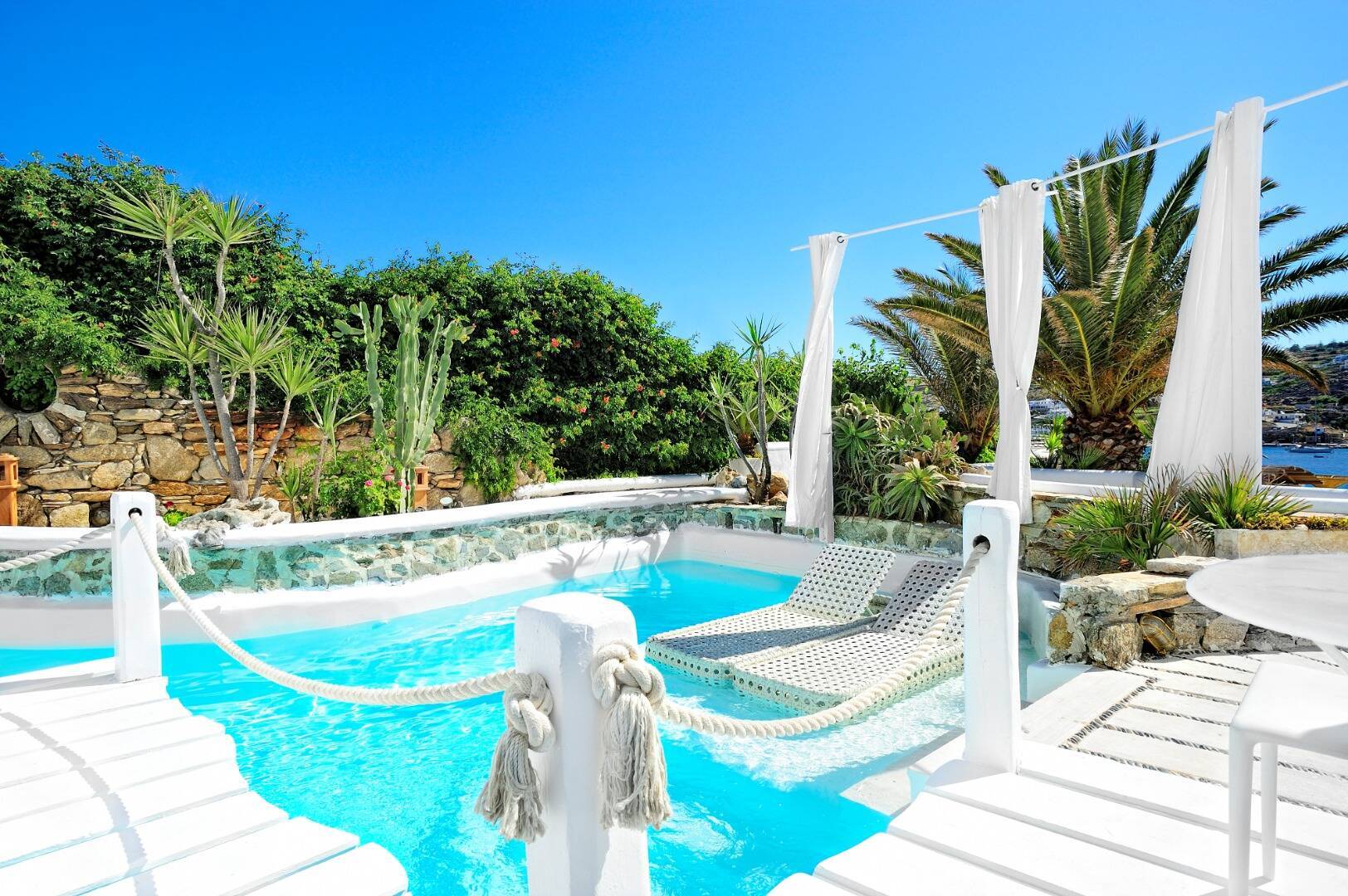 TWO BEDROOM SUITE SEA VIEW WITH POOL