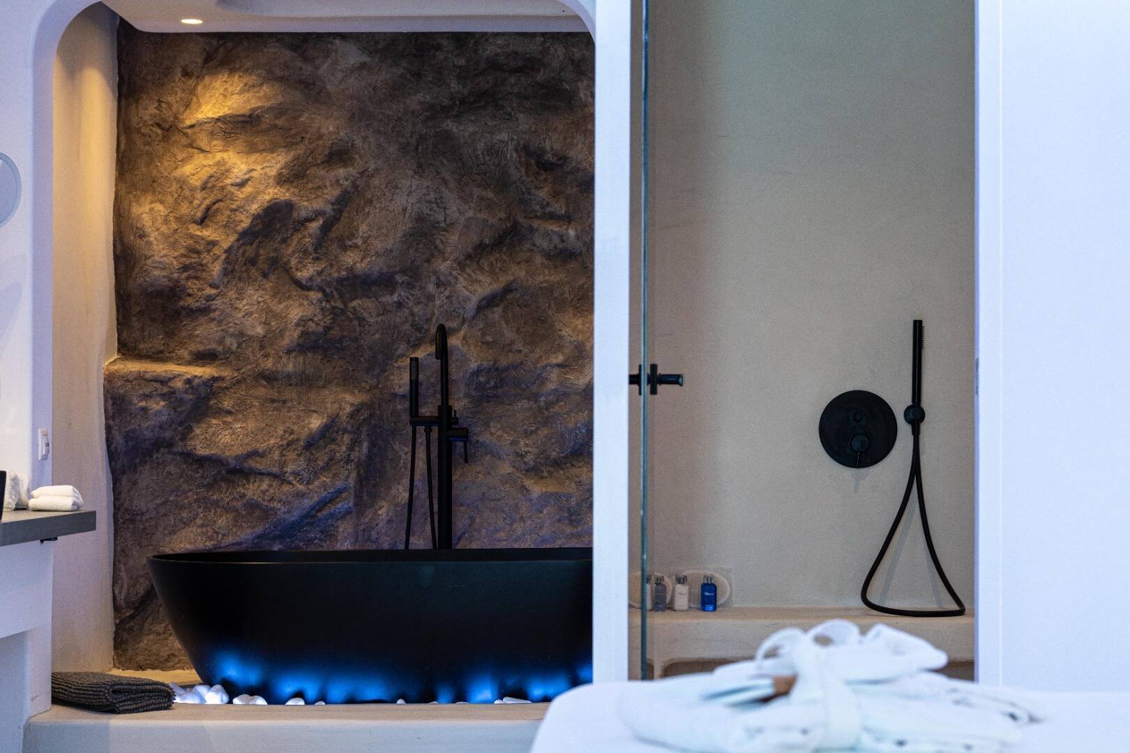 TWO BEDROOM SUITE SEA VIEW WITH POOL